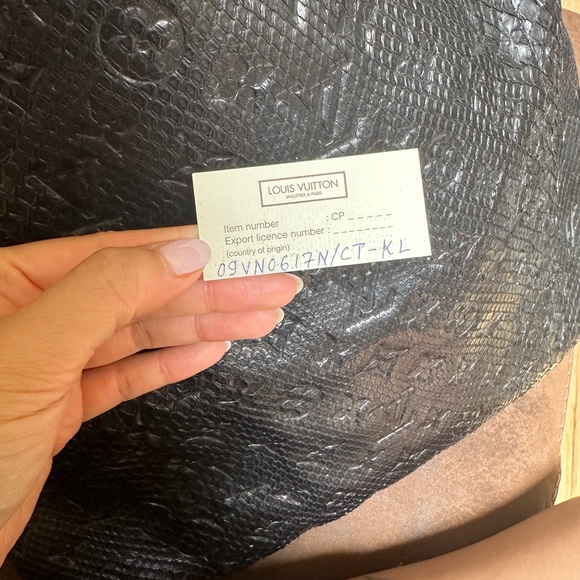 Louis Vuitton Python Artsy - Picture 8 of 15